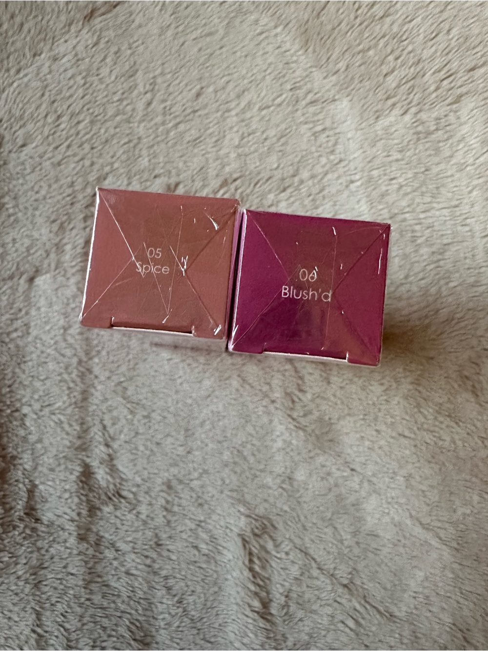 Beaut Lip Gloss - Picture 3 of 3
